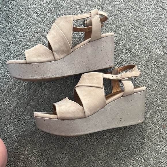 Have only worn a few times as they are half a size too small for me - Picture 7 of 7